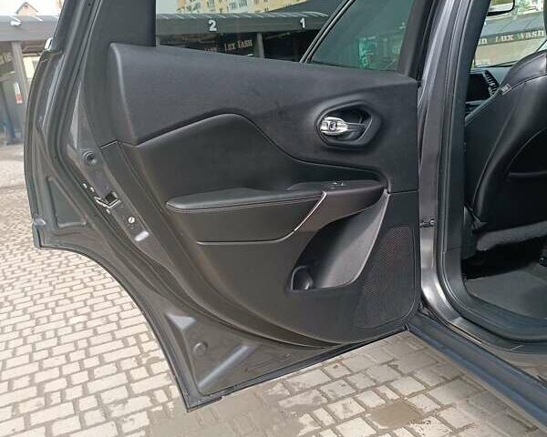 Сірий Джип Cherokee, об'ємом двигуна 3.2 л та пробігом 158 тис. км за 20500 $, фото 9 на Automoto.ua