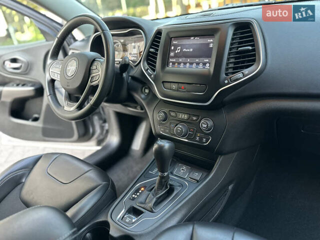 Серый Джип Чероки, объемом двигателя 2.4 л и пробегом 165 тыс. км за 15699 $, фото 169 на Automoto.ua