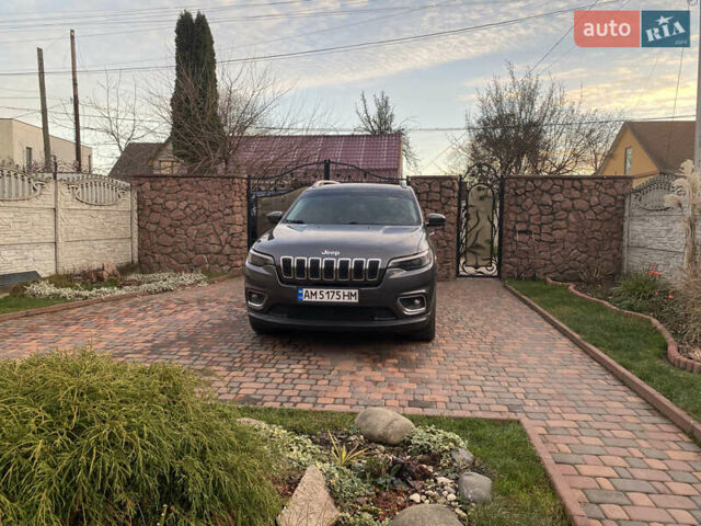 Серый Джип Чероки, объемом двигателя 2.36 л и пробегом 138 тыс. км за 15300 $, фото 1 на Automoto.ua