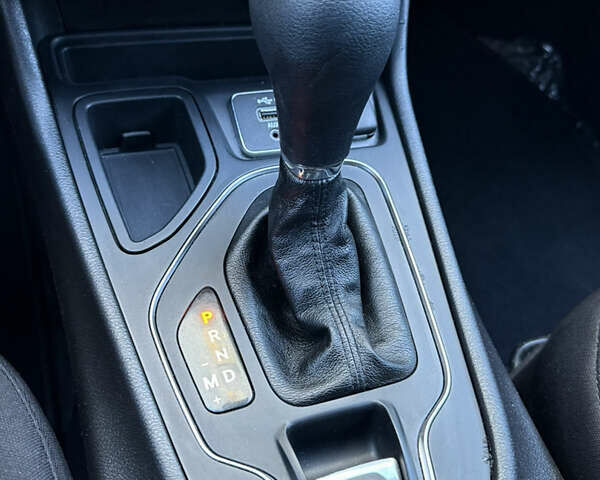 Серый Джип Чероки, объемом двигателя 2.36 л и пробегом 257 тыс. км за 13700 $, фото 27 на Automoto.ua