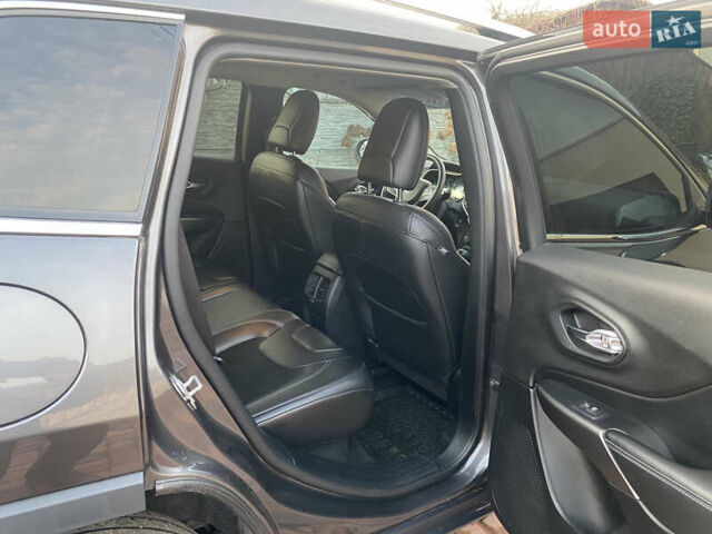 Серый Джип Чероки, объемом двигателя 2.36 л и пробегом 138 тыс. км за 15300 $, фото 8 на Automoto.ua