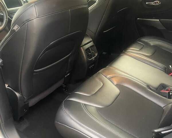 Сірий Джип Cherokee, об'ємом двигуна 2.36 л та пробігом 190 тис. км за 14900 $, фото 12 на Automoto.ua