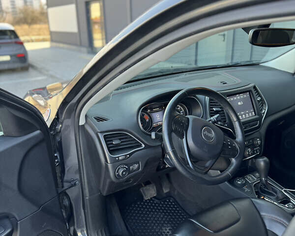 Сірий Джип Cherokee, об'ємом двигуна 0 л та пробігом 34 тис. км за 22300 $, фото 13 на Automoto.ua