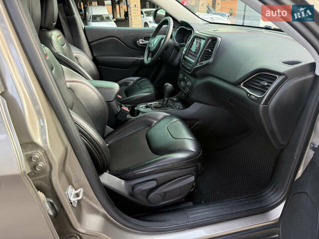 Сірий Джип Cherokee, об'ємом двигуна 3.24 л та пробігом 19 тис. км за 20900 $, фото 19 на Automoto.ua