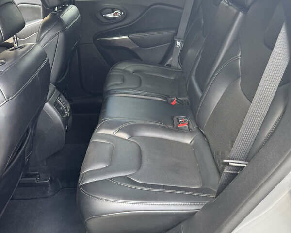 Сірий Джип Cherokee, об'ємом двигуна 3.2 л та пробігом 109 тис. км за 17200 $, фото 8 на Automoto.ua