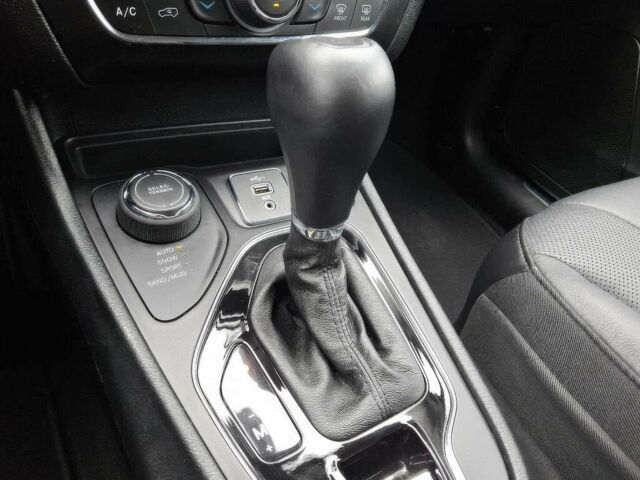 Сірий Джип Cherokee, об'ємом двигуна 3.2 л та пробігом 47 тис. км за 7300 $, фото 7 на Automoto.ua