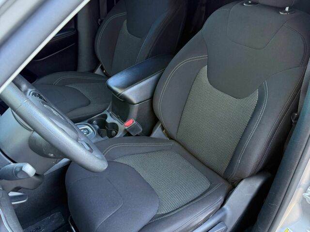 Серый Джип Чероки, объемом двигателя 2.4 л и пробегом 256 тыс. км за 13700 $, фото 14 на Automoto.ua