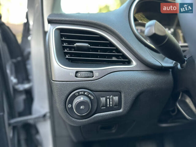 Серый Джип Чероки, объемом двигателя 2.4 л и пробегом 165 тыс. км за 15699 $, фото 193 на Automoto.ua