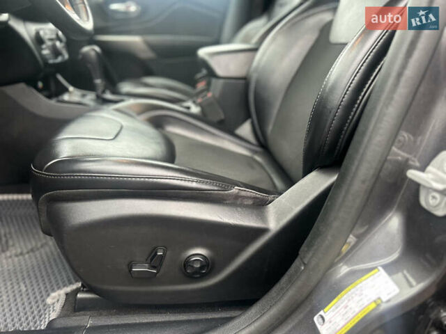 Сірий Джип Cherokee, об'ємом двигуна 2.36 л та пробігом 160 тис. км за 15600 $, фото 22 на Automoto.ua