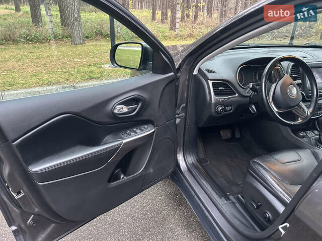 Сірий Джип Cherokee, об'ємом двигуна 3.24 л та пробігом 90 тис. км за 19800 $, фото 10 на Automoto.ua