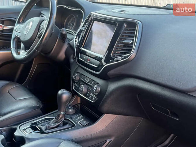 Сірий Джип Cherokee, об'ємом двигуна 2.4 л та пробігом 40 тис. км за 15500 $, фото 5 на Automoto.ua