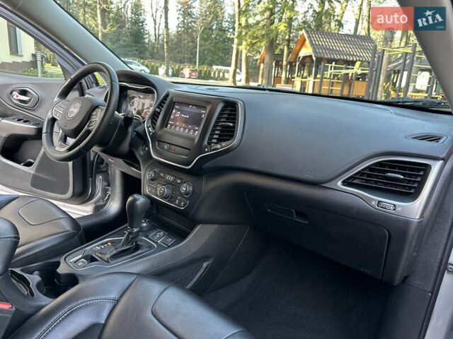 Серый Джип Чероки, объемом двигателя 2.4 л и пробегом 165 тыс. км за 15699 $, фото 168 на Automoto.ua