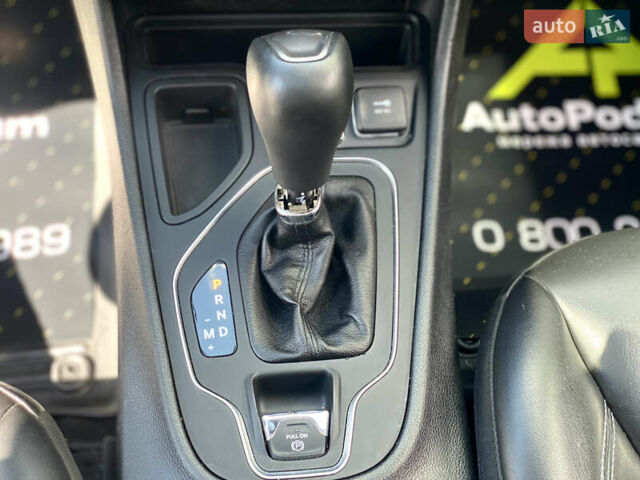 Джип Чероки 2020 в Киеве на Automoto.ua Серый Джип Чероки, объемом двигателя 2.36 л и пробегом 71 тыс. км за 18500 $, фото 26 на Automoto.ua