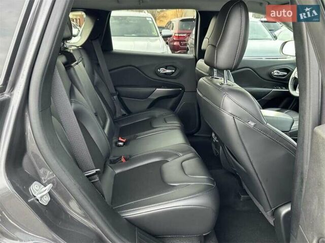 Сірий Джип Cherokee, об'ємом двигуна 2.36 л та пробігом 66 тис. км за 4100 $, фото 11 на Automoto.ua