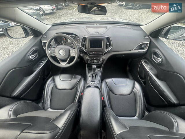 Джип Чероки 2020 в Бердичеве на Automoto.ua Серый Джип Чероки, объемом двигателя 2.4 л и пробегом 51 тыс. км за 16900 $, фото 12 на Automoto.ua