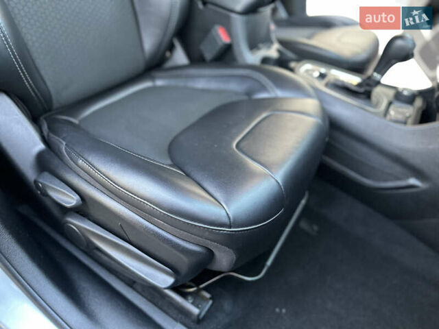 Серый Джип Чероки, объемом двигателя 2.4 л и пробегом 165 тыс. км за 15699 $, фото 185 на Automoto.ua