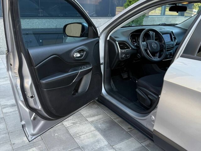 Серый Джип Чероки, объемом двигателя 2.4 л и пробегом 256 тыс. км за 13700 $, фото 10 на Automoto.ua