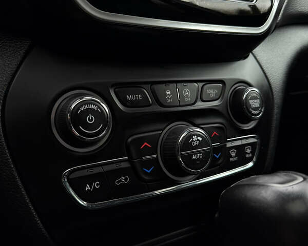 Сірий Джип Cherokee, об'ємом двигуна 3.24 л та пробігом 104 тис. км за 17200 $, фото 62 на Automoto.ua