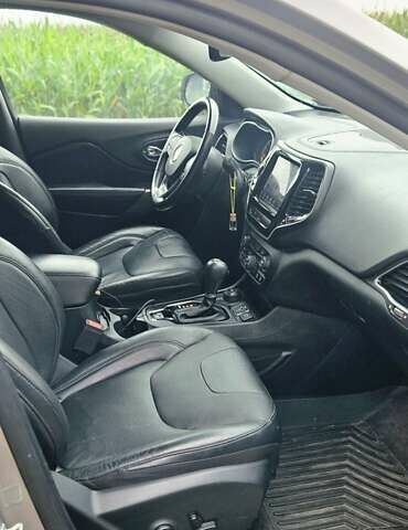 Серый Джип Чероки, объемом двигателя 3.24 л и пробегом 85 тыс. км за 19200 $, фото 2 на Automoto.ua