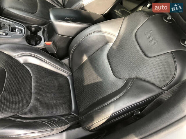 Серый Джип Чероки, объемом двигателя 3.2 л и пробегом 108 тыс. км за 16700 $, фото 36 на Automoto.ua