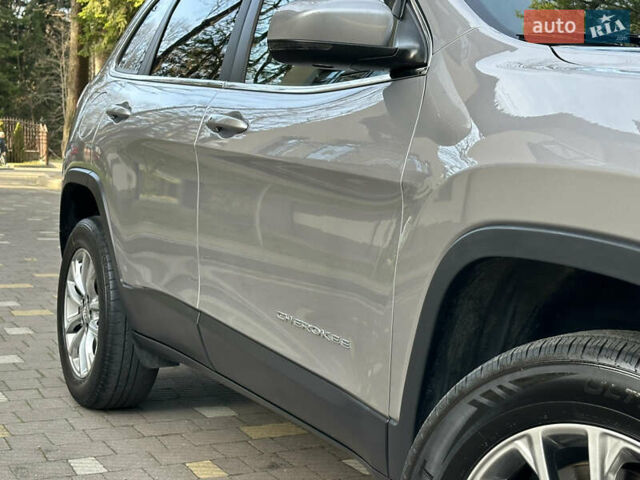 Серый Джип Чероки, объемом двигателя 2.4 л и пробегом 165 тыс. км за 15699 $, фото 63 на Automoto.ua