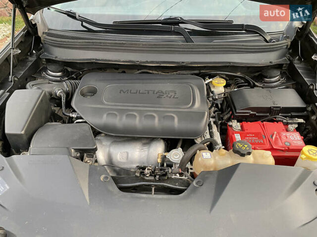 Серый Джип Чероки, объемом двигателя 2.36 л и пробегом 138 тыс. км за 15300 $, фото 15 на Automoto.ua