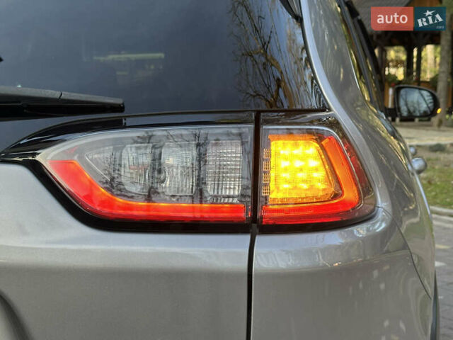 Серый Джип Чероки, объемом двигателя 2.4 л и пробегом 165 тыс. км за 15699 $, фото 154 на Automoto.ua