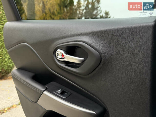 Сірий Джип Cherokee, об'ємом двигуна 3.24 л та пробігом 104 тис. км за 17200 $, фото 53 на Automoto.ua