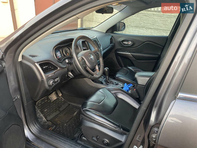 Серый Джип Чероки, объемом двигателя 2.36 л и пробегом 138 тыс. км за 15300 $, фото 6 на Automoto.ua