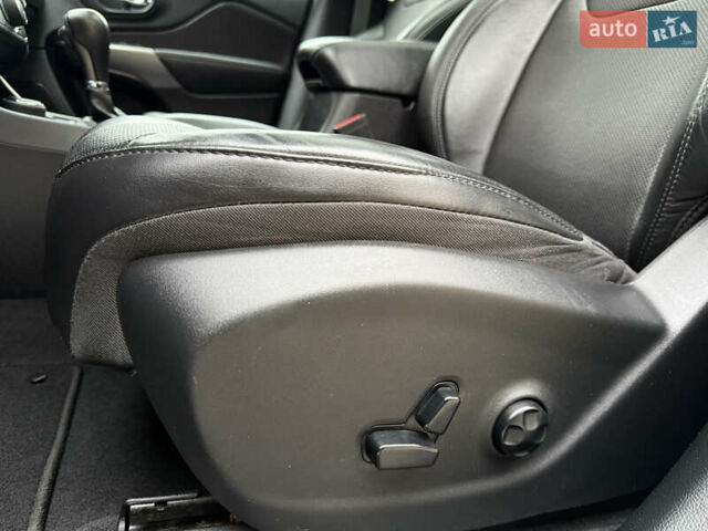 Сірий Джип Cherokee, об'ємом двигуна 3.24 л та пробігом 104 тис. км за 17200 $, фото 43 на Automoto.ua