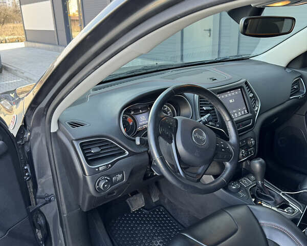 Сірий Джип Cherokee, об'ємом двигуна 0 л та пробігом 34 тис. км за 22300 $, фото 18 на Automoto.ua