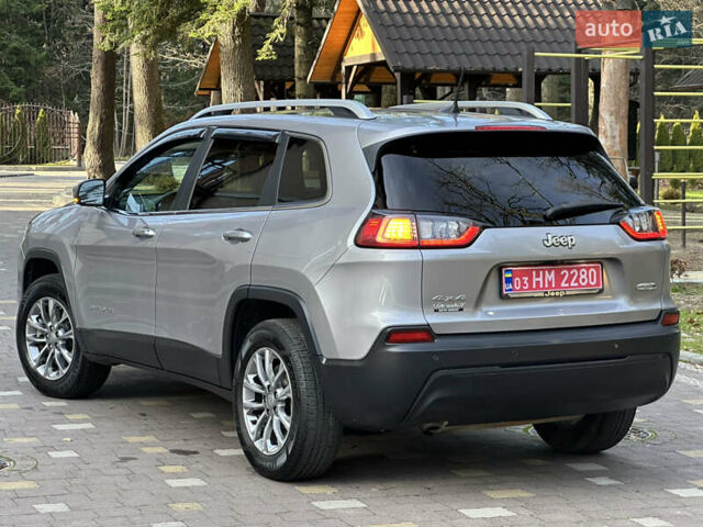 Серый Джип Чероки, объемом двигателя 2.4 л и пробегом 165 тыс. км за 15699 $, фото 2 на Automoto.ua