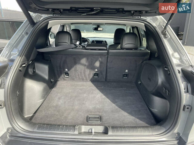 Сірий Джип Cherokee, об'ємом двигуна 3.24 л та пробігом 72 тис. км за 17000 $, фото 11 на Automoto.ua