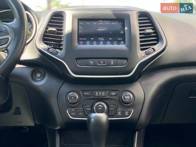 Сірий Джип Cherokee, об'ємом двигуна 2.36 л та пробігом 71 тис. км за 18700 $, фото 33 на Automoto.ua