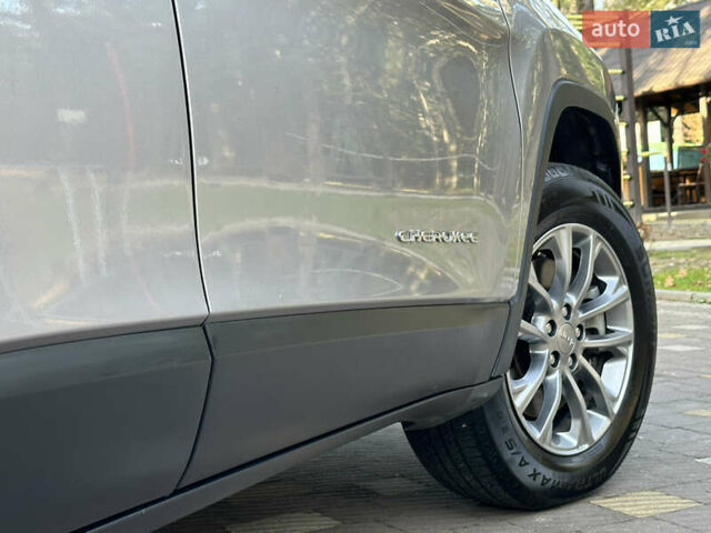 Серый Джип Чероки, объемом двигателя 2.4 л и пробегом 165 тыс. км за 15699 $, фото 145 на Automoto.ua
