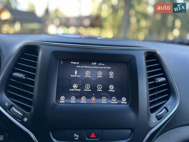 Серый Джип Чероки, объемом двигателя 2.4 л и пробегом 165 тыс. км за 15699 $, фото 202 на Automoto.ua