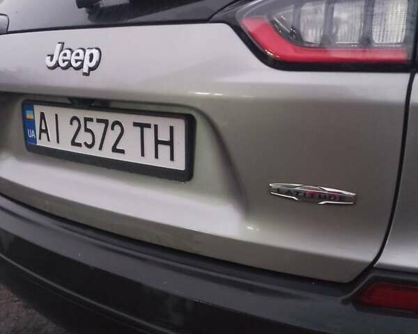 Серый Джип Чероки, объемом двигателя 2.36 л и пробегом 72 тыс. км за 16500 $, фото 2 на Automoto.ua