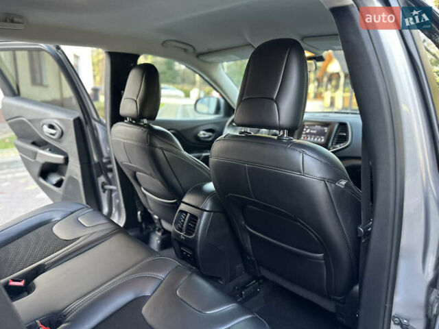 Серый Джип Чероки, объемом двигателя 2.4 л и пробегом 165 тыс. км за 15699 $, фото 226 на Automoto.ua