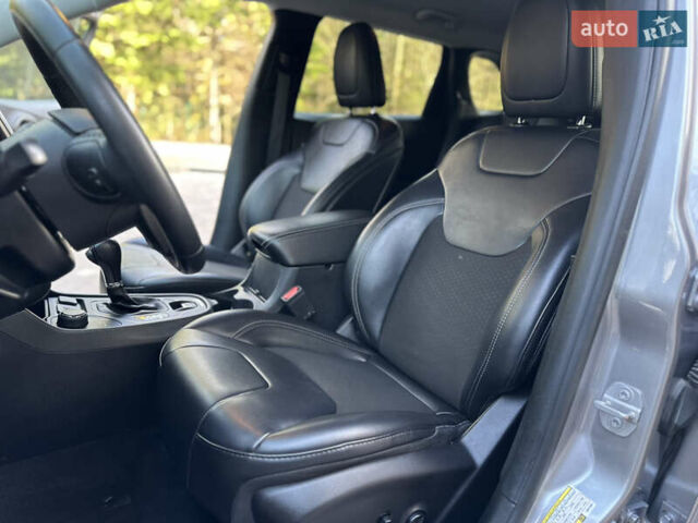 Серый Джип Чероки, объемом двигателя 2.4 л и пробегом 165 тыс. км за 15699 $, фото 215 на Automoto.ua