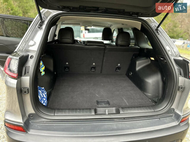 Серый Джип Чероки, объемом двигателя 2.36 л и пробегом 113 тыс. км за 15700 $, фото 8 на Automoto.ua