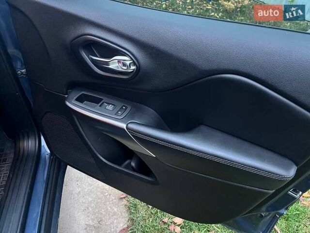 Сірий Джип Cherokee, об'ємом двигуна 2.4 л та пробігом 103 тис. км за 15600 $, фото 37 на Automoto.ua