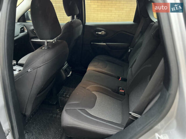 Серый Джип Чероки, объемом двигателя 2.36 л и пробегом 98 тыс. км за 15700 $, фото 14 на Automoto.ua