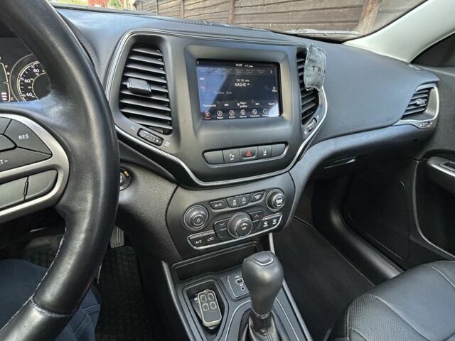 Серый Джип Чероки, объемом двигателя 3.2 л и пробегом 38 тыс. км за 19300 $, фото 18 на Automoto.ua