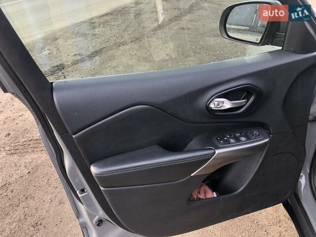 Серый Джип Чероки, объемом двигателя 3.2 л и пробегом 108 тыс. км за 16700 $, фото 37 на Automoto.ua