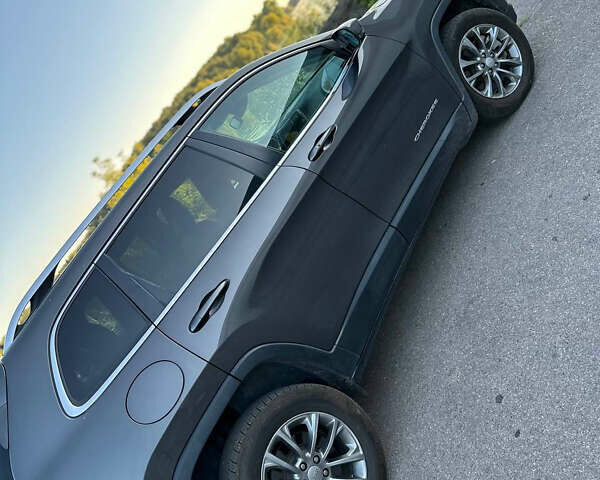 Сірий Джип Cherokee, об'ємом двигуна 3.24 л та пробігом 74 тис. км за 21000 $, фото 4 на Automoto.ua