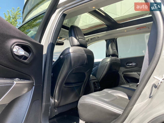 Сірий Джип Cherokee, об'ємом двигуна 2.36 л та пробігом 71 тис. км за 18700 $, фото 34 на Automoto.ua
