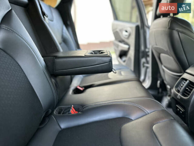 Серый Джип Чероки, объемом двигателя 2.4 л и пробегом 165 тыс. км за 15699 $, фото 233 на Automoto.ua