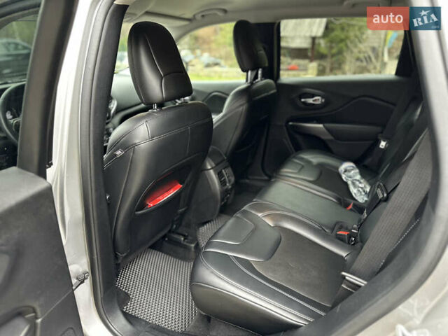 Серый Джип Чероки, объемом двигателя 2.36 л и пробегом 113 тыс. км за 15700 $, фото 6 на Automoto.ua