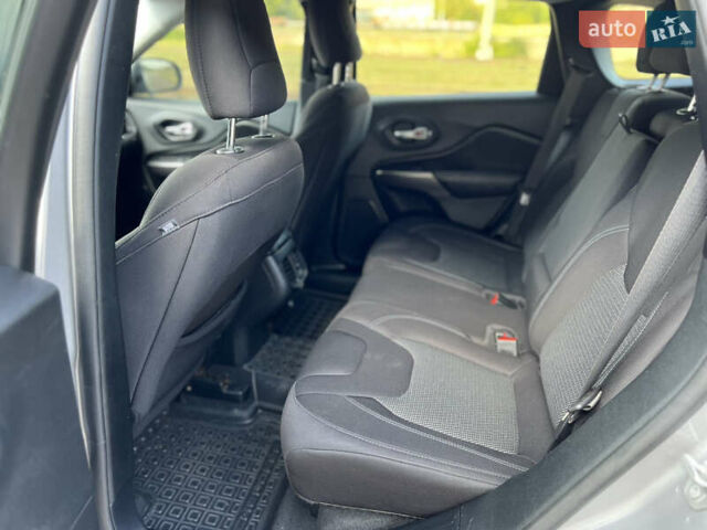 Сірий Джип Cherokee, об'ємом двигуна 2.36 л та пробігом 98 тис. км за 16500 $, фото 33 на Automoto.ua