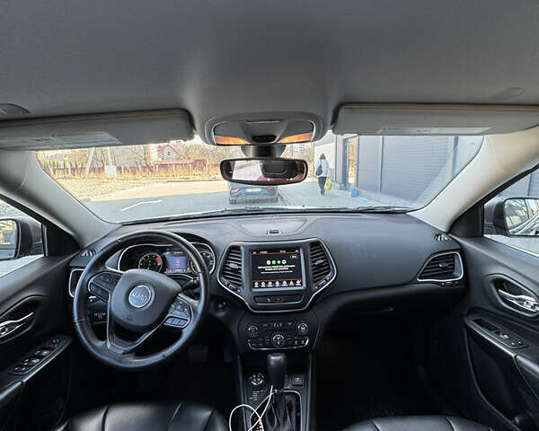 Сірий Джип Cherokee, об'ємом двигуна 0 л та пробігом 34 тис. км за 22300 $, фото 12 на Automoto.ua